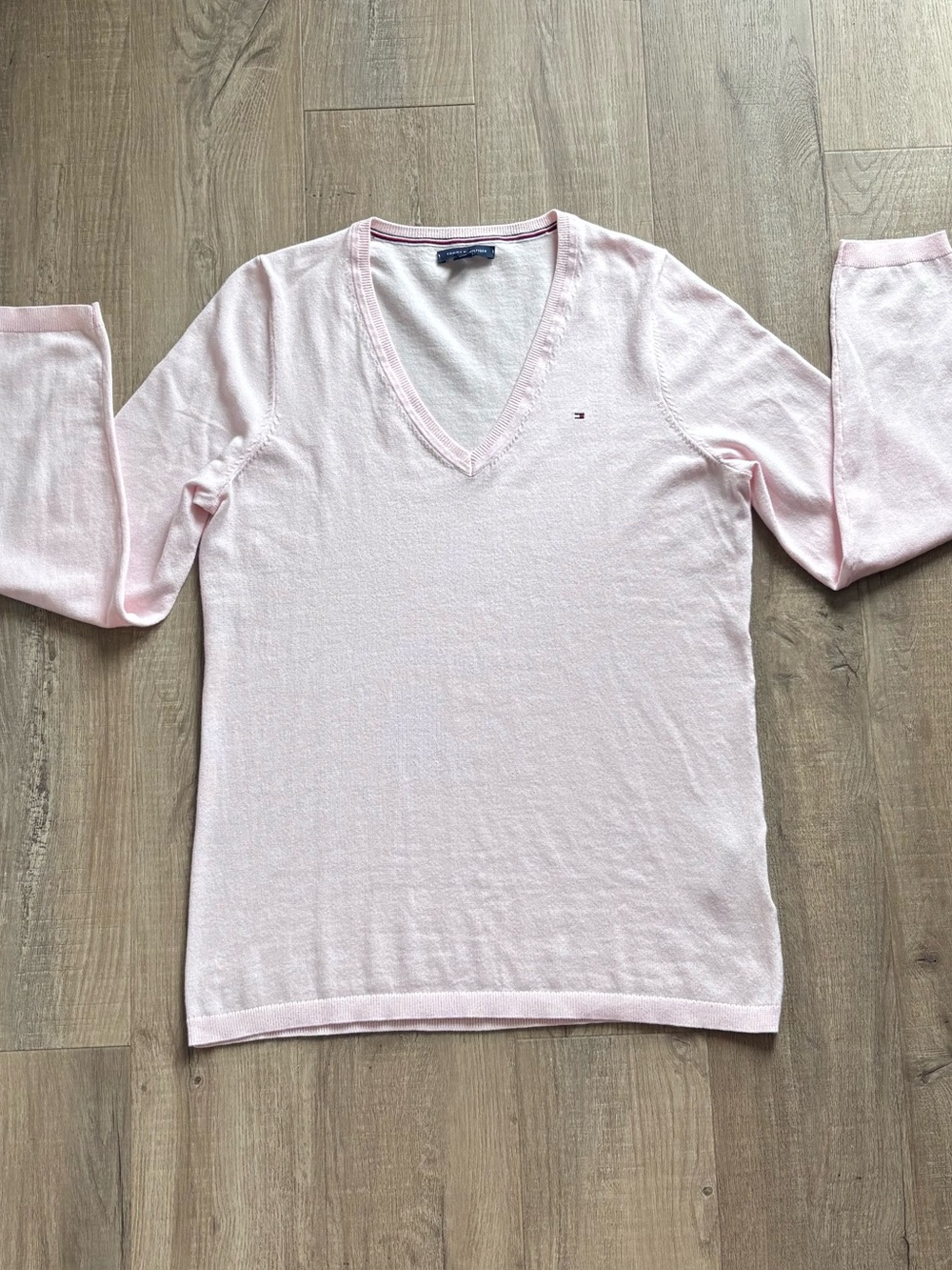 Tommy Hilfiger V-Neck Long Sleeve Sweater in Light Pink